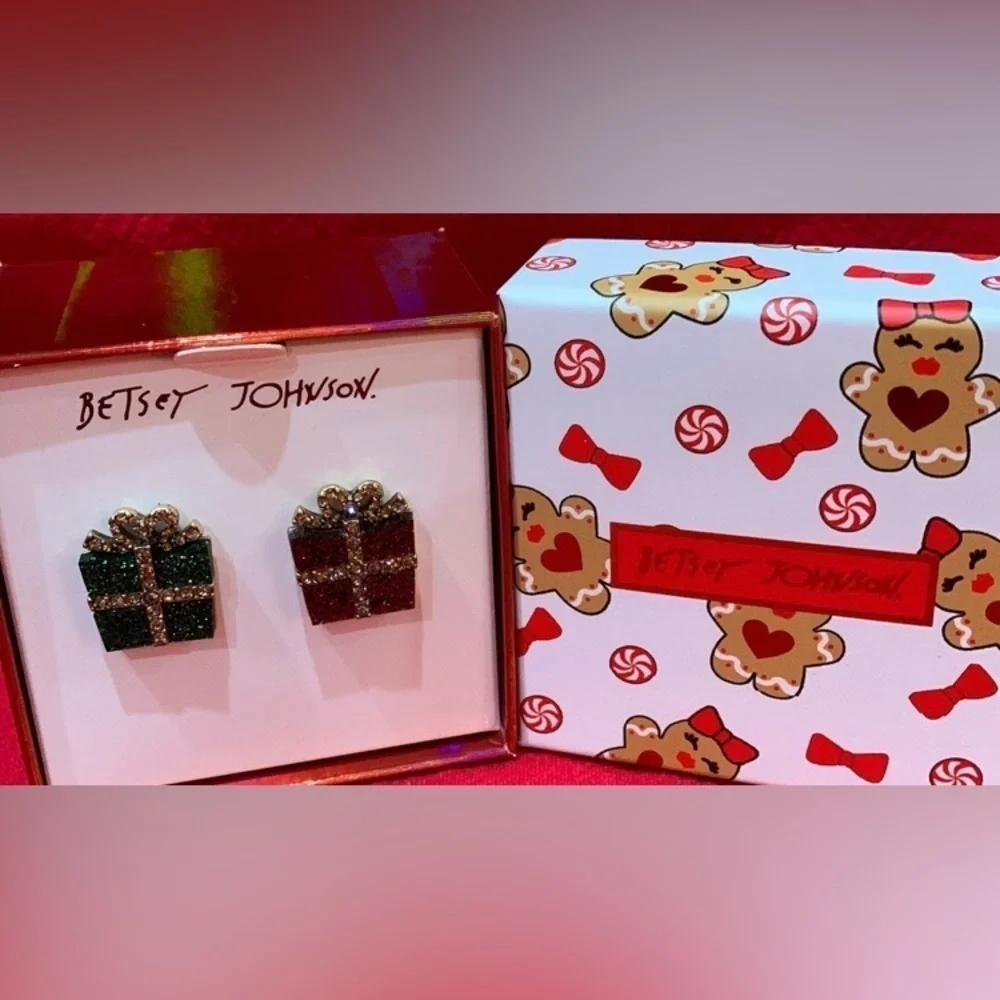 BETSEY JOHNSON Christmas Holiday Presents Gifts Mismatched Stud Earrings NEW NWT - Picture 4 of 4